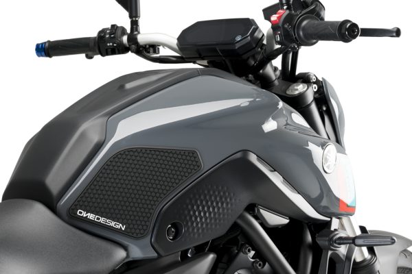 Puig LATERAL TANK PADS YAMAHA MT-07 C/BLACK - Image 3