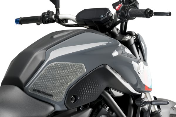 Puig LATERAL TANK PADS YAMAHA MT-07 C/CLEAR - Image 3