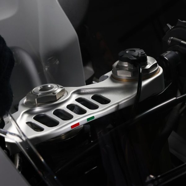 Bonamici Racing Aluminum top triple clamp BMW S1000 RR 23> - M 1000 RR Race 21> - SILVER - Image 3
