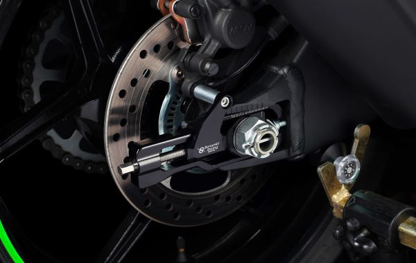 Bonamici Racing Chain Adjuster With Caliper Support For Kawasaki ZX-6R (2024 - Onwards) - Black - Image 3