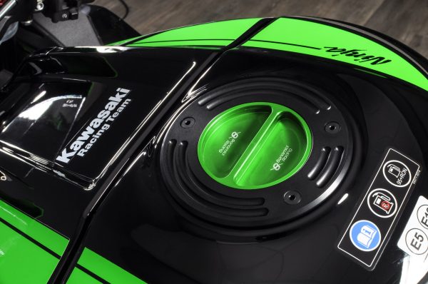 Bonamici Racing Aluminum tank cap for Kawasaki ZX-6R 07-17 - ZX-10R 06-20 - ER-6N - Z800 - Z1000 - GREEN - Image 3